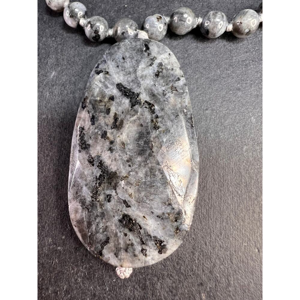 NEW Larvakite 30 inch necklace with pendant - Picture 3 of 10